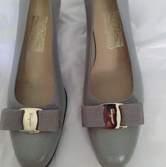 Women's Ferragamo Salvador pumps size 9.5 - Picture 3 of 7